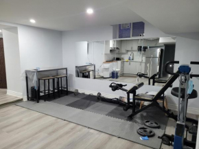 Simple & Budget Shared Room in Toronto House